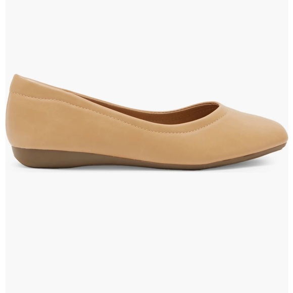 Taryn Rose Women's Faux Leather Flats Shoes NIB Beige Nude FITS LIKE A 6-7 size - Picture 5 of 13